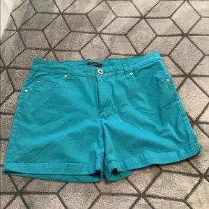 Bandolino shorts turquoise Mandie style size 8 in great shape goo…